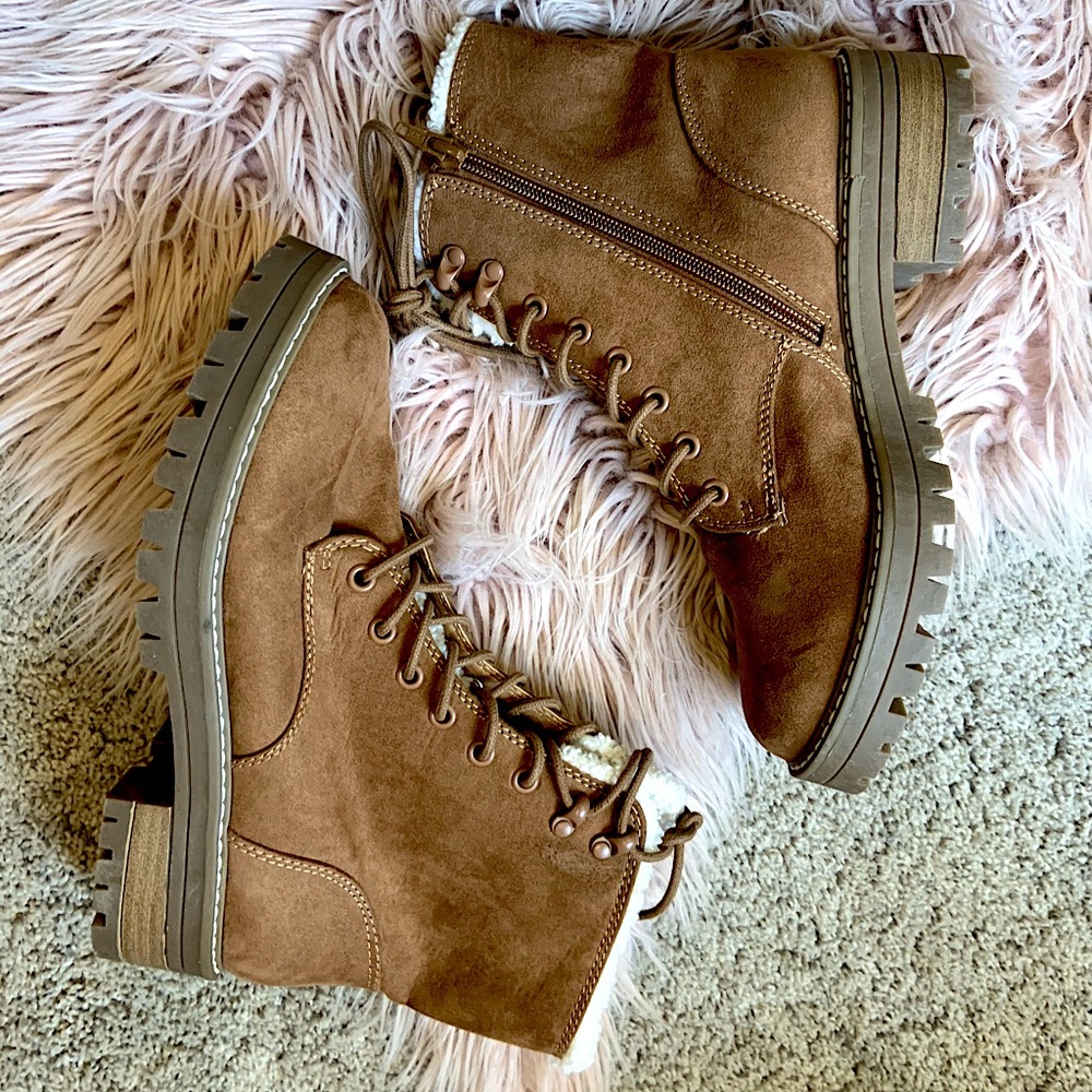 Womens size 8 fur lined boots
